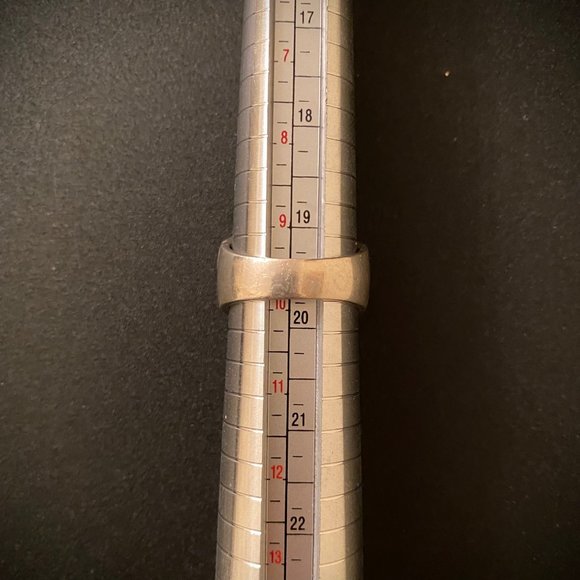 Sterling Silver Ring with Vine Pattern, Size 9.5 - Picture 5 of 5